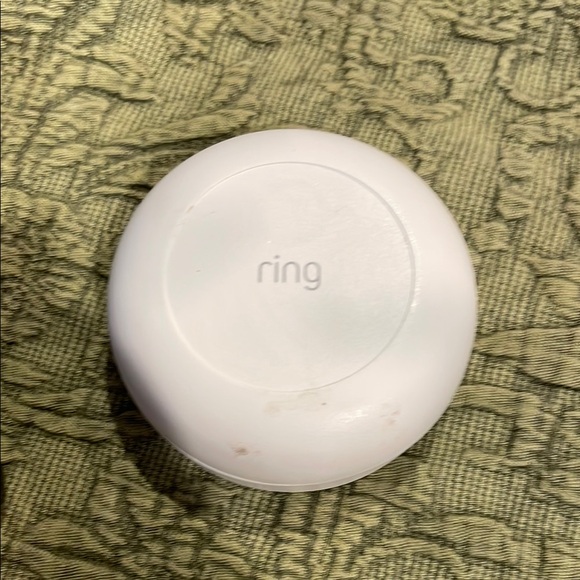 Ring White Smart Home Device for detecting, freezing or water conditions